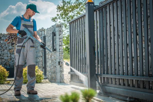 Best Animal Enclosure Cleaning  in Belle Isle, FL